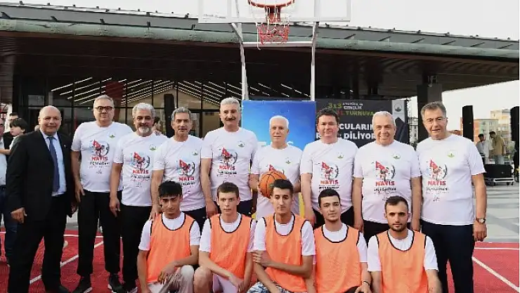 Bursa'da başkanlardan 19 Mayıs'a yakışan maç