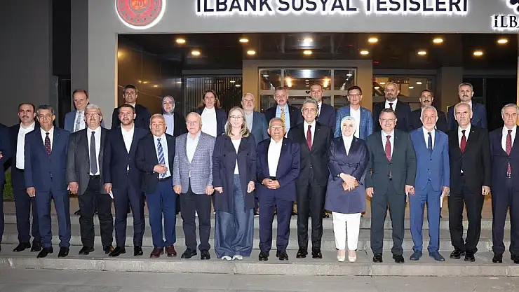 Büyükkılıç, AK parti yerel yönetim toplantısına katıldı
