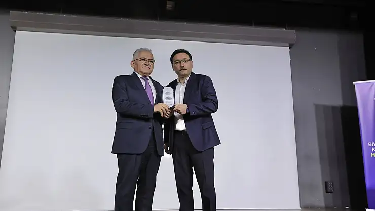 Büyükkılıç, gençlere tavsiyelerde bulundu