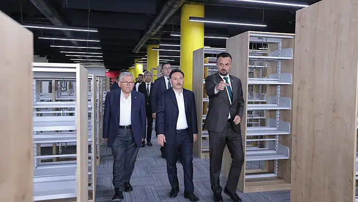 Büyükkılıç ve Çiçek, il halk kütüphanesi'ni inceledi