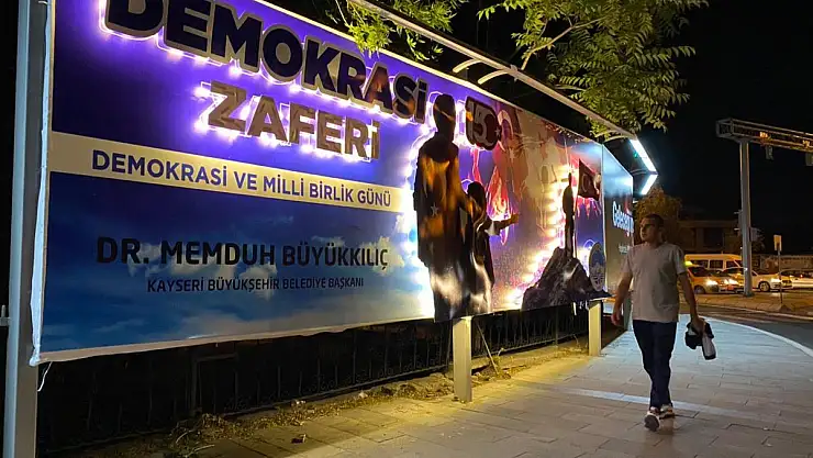 BÜYÜKŞEHİR 15 TEMMUZ'U BİLLBOARDLARA İŞLEDİ