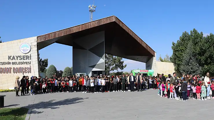 BÜYÜKŞEHİR, ÇOCUKLARA HAYVAN SEVGİSİNİ AŞILADI