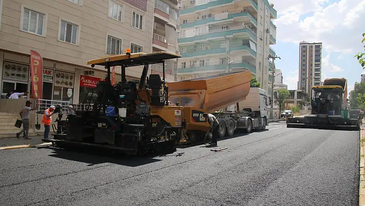 BÜYÜKŞEHİR'DEN ASFALT ATAĞINI  TÜM İLÇELERDE SÜRDÜRÜYOR