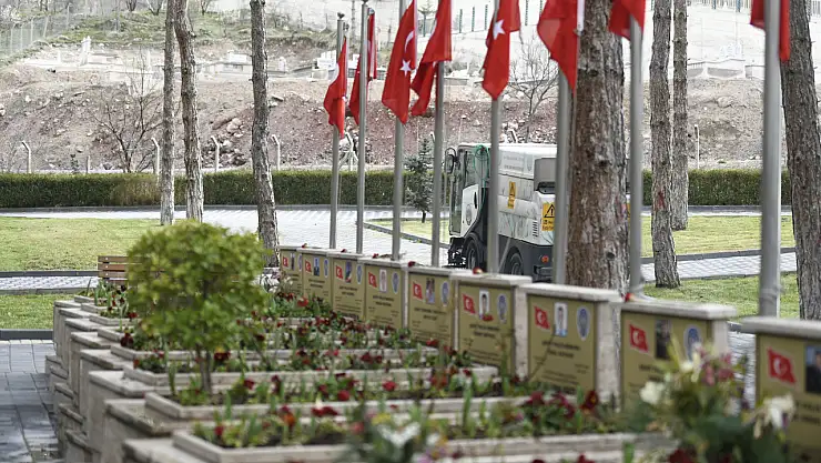 Büyükşehir'den mezarlıklarda bayram hazırlığı