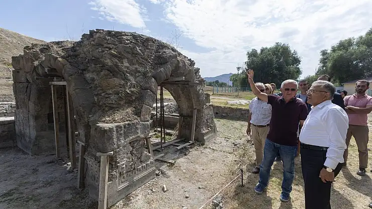 BÜYÜKŞEHİR, KEYKUBADİYE SARAYI'NDA ÇIKAN ESERLERİ SERGİLEYECEK