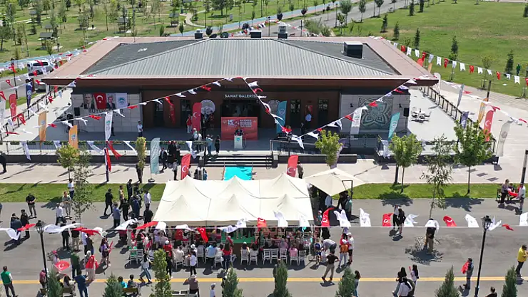 Büyükşehir'in 15 Temmuz'u Unutturmayan 'Milletin Zaferi KAYMEK Gurur Sanat Sergisi' Açıldı
