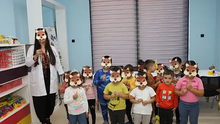 BÜYÜKŞEHİR'İN ÇOCUK KÜTÜPHANESİ'NDE HAYVANLARI KORUMA AMACIYLA FARKINDALIK ETKİNLİĞİ