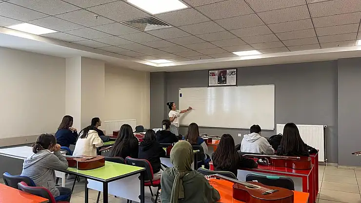 BÜYÜKŞEHİR'İN ÖDÜLLÜ PROJESİ 'DEĞER GENÇLİK'TE DERS ZİLİ ÇALDI
