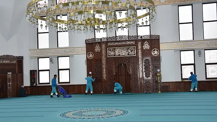 Cami Temizleme Ekibinden Temizlik Seferberliği