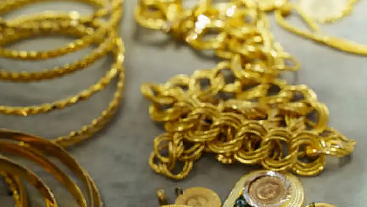 Çeyrek altın 3 bin liraya yükselerek rekor kırdı