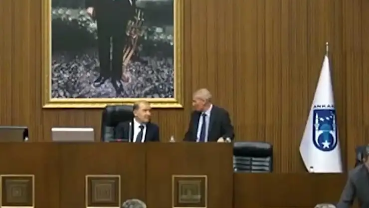 CHP'li Ertan Işık, mikrofon açıkken partililerine küfür etti