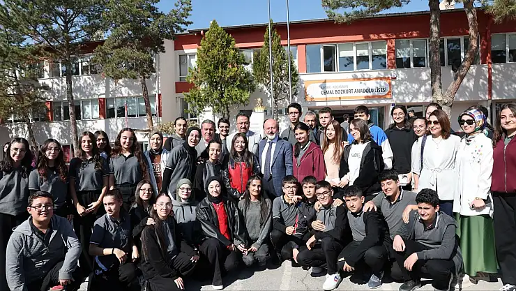 Çolakbayrakdar gençlerle buluştu
