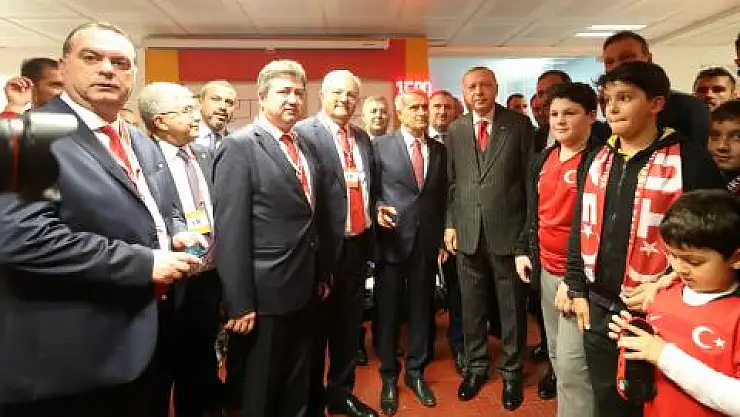 Cumhurbaşkanı Erdoğan, A Milli Futbol Takımını tebrik etti
