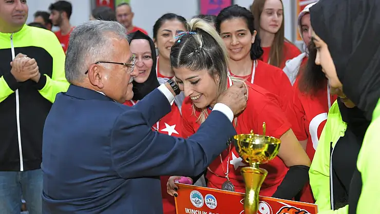 'CUMHURİYET' COŞKUSUNA ORTAK OLDU