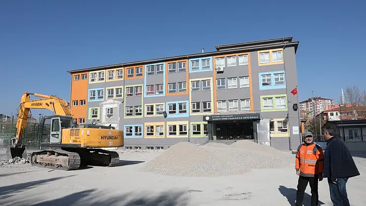 DEPREM BÖLGESİNDE YIKIM ÇALIŞMALARI