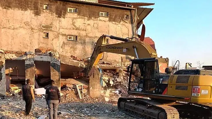 DEPREMİN YARALARINI SARIYORUZ