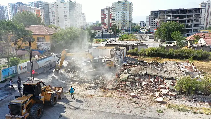 Dönüşümle Gecekondu Evler Yıkılıyor, Geniş Yollar Yapılıyor