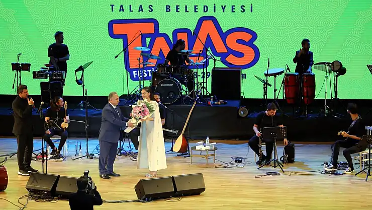 ELİF BUSE DOĞAN  KONSERİ