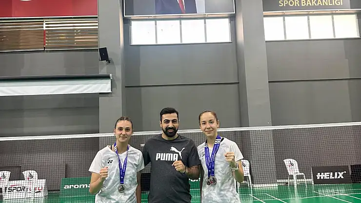 Elif İkra Özyiğit'ten çifte madalya