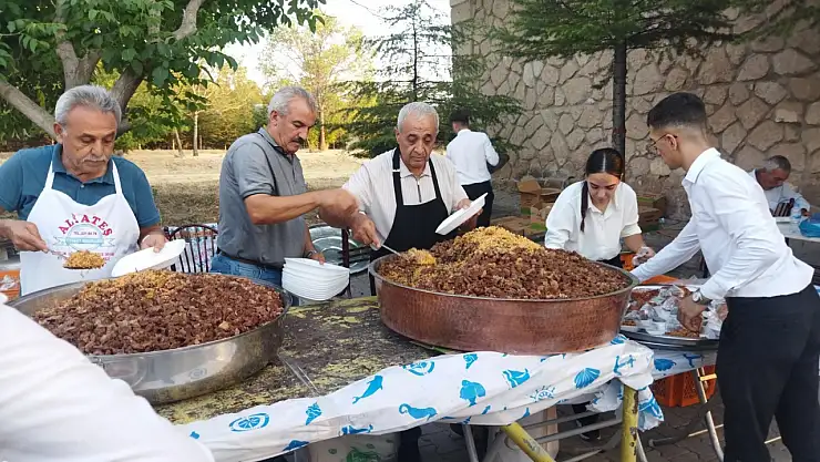 Emmiler Mahallesi'nde pilav şenliği coşkusu