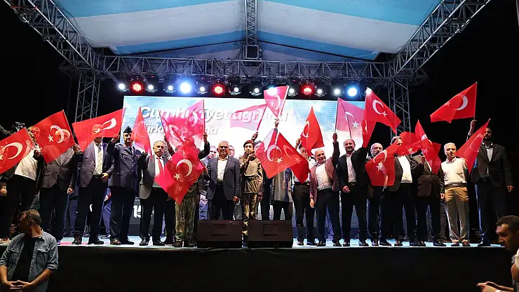 EN BÜYÜK TÜRK BAYRAĞI DALGALANDI