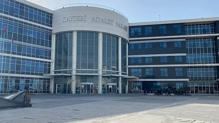 Eniştesi olarak bildiği öz babasının ölümüne sebebiyet veren A.E.'nin yargılanmasına devam edildi