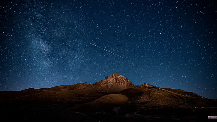 Erciyes'te Perseid meteor yağmuru izleyenler büyülendi