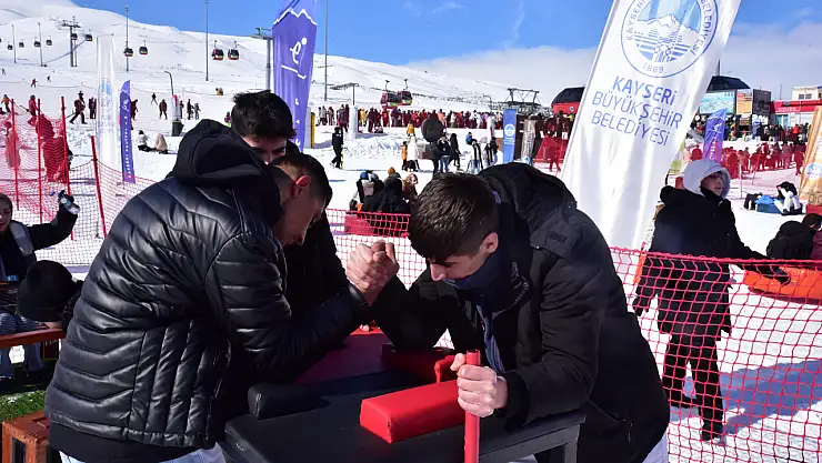 Erciyes'te spor şenliği ve gece kayağı etkinliği