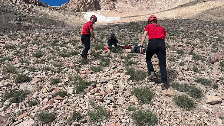 Erciyes'te yaralı dağcı kurtarıldı