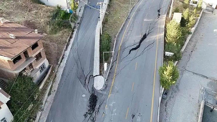 Erzurum İspir'de Heyelan: 70 Daire tahliye edildi