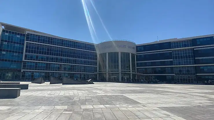 Evlerine yol talep eden çifte yağmadan ceza verildi