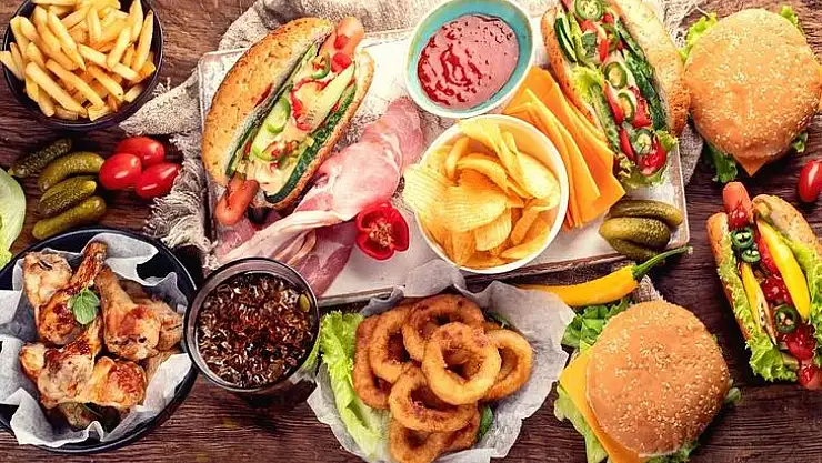 Fast food beslenme alışkanlığı depresyona sürüklüyor