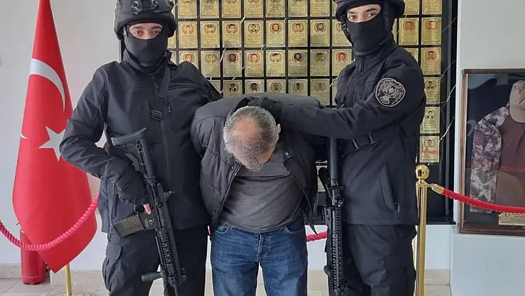 FETÖ üyesi eski öğretim üyesi yakalandı