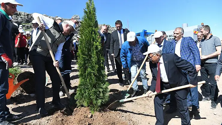 'FİDANLAR DA GENÇLERİMİZ DE ÜLKEMİZİN GELECEĞİ'