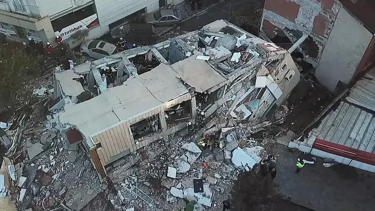 Gebze'de 7 katlı bina çöktü: 2 ölü, 3 kişi aranıyor