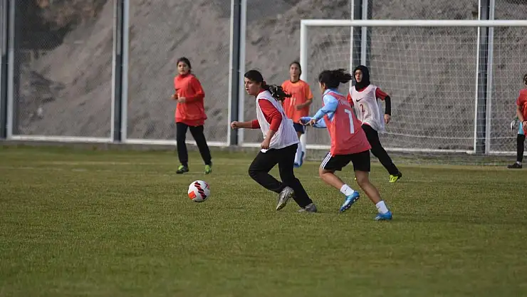 Genç kız milli takımlar için bölge seçmeleri yapıldı