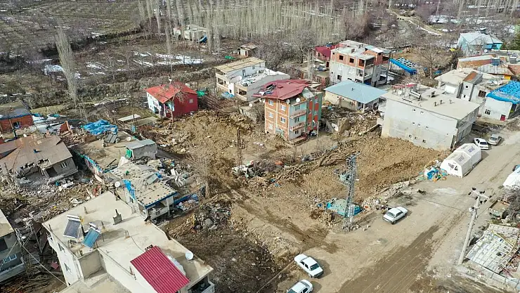 GÖKSUN'DA GÜÇBİRLİĞİ İLE YARALAR SARILIYOR