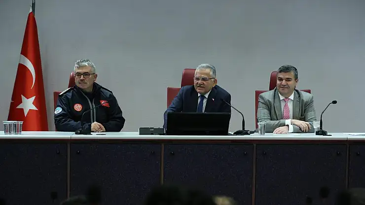 GÖREVE YENİ BAŞLAYAN İTFAİYECİLERLE BİR ARAYA GELDİ