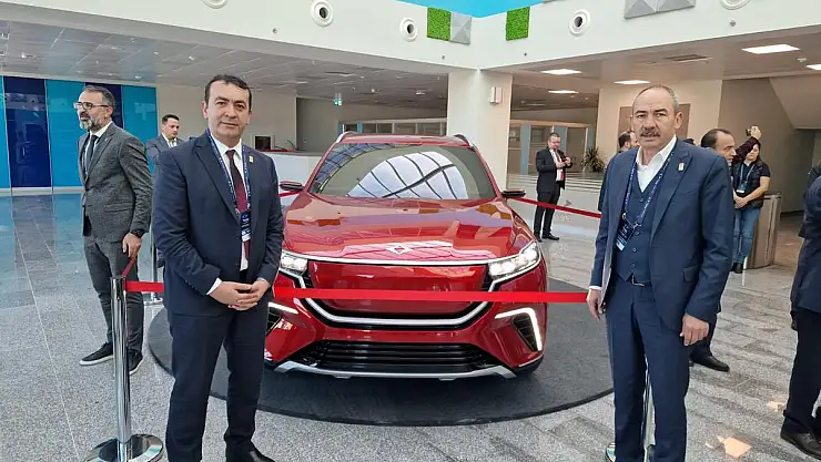 GÜLSOY İLE ARSLAN TOGG TANITIM TÖRENİNE KATILDI