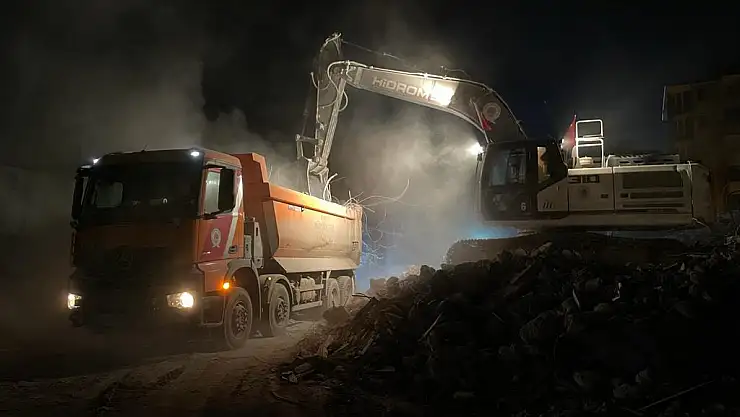 Günde 60 Enkaz Kaldırılıyor