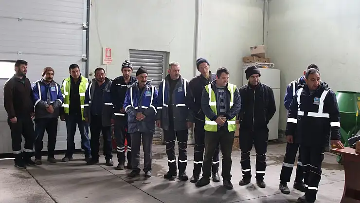 HACILAR BELEDİYESİ PERSONELİNE KIŞLIK KIYAFET DAĞITTI