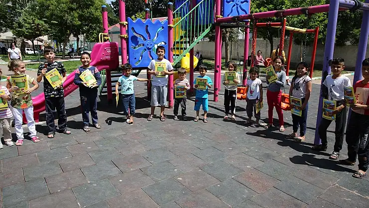 Haliliye Belediyesi boyama kitabı dağıttı