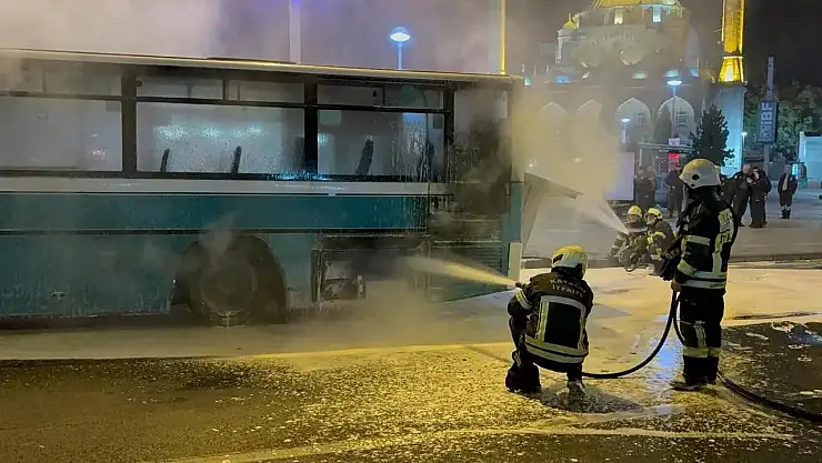 Halk otobüsünde yangın paniği