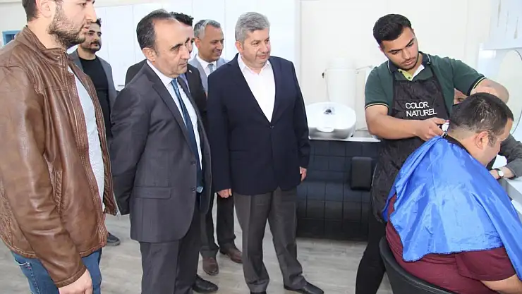 Hamidiye Lisesi engellilere ücretsiz saç bakım hizmeti