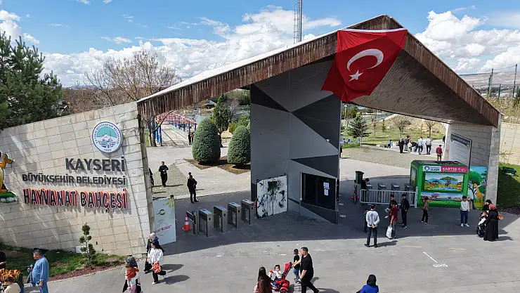Hayvanat Bahçesi'ne bayramda yoğun ilgi