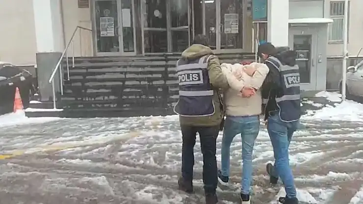 Hırsızlık suçundan 11 yıl hapis cezasıyla aranan şahıs yakalandı