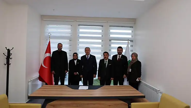 Hulusi Akar'dan Yeşilay'a destek