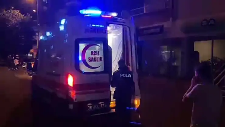 İki yerinden bıçakladı