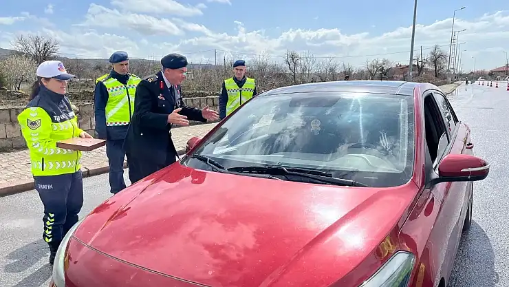 İl Jandarma Komutanı Dedebağı, sürücülerle bayramlaştı