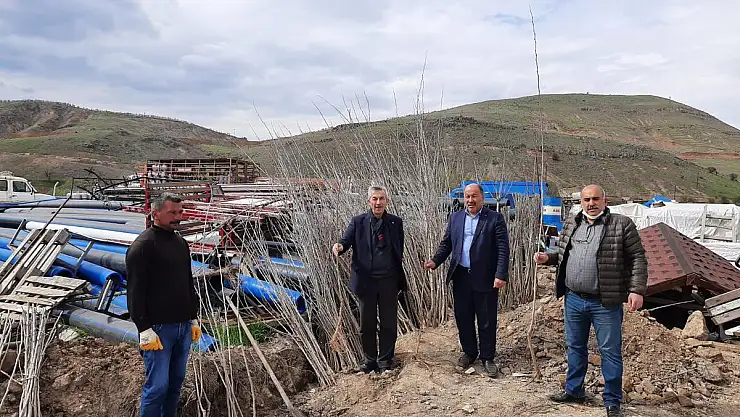 İLÇEMİZDE BİN 500 DUT FİDANI TOPRAKLA BULUŞTU